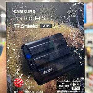SAMSUNG SSD PORTABLE T7 SHIELD 4TO - DISQUE DURE EXTERNE - TYPE C- 1050 MO/S - ETANCHE - BLACK