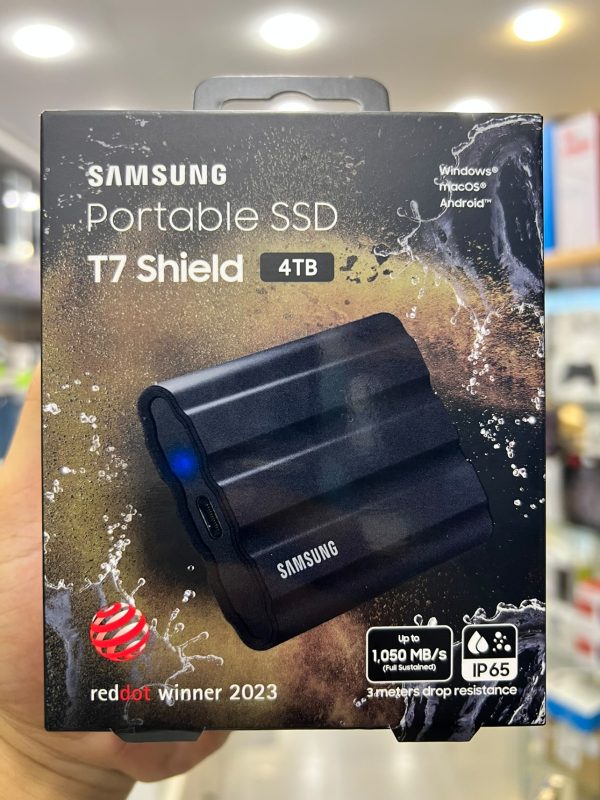 SAMSUNG SSD PORTABLE T7 SHIELD 4TO - DISQUE DURE EXTERNE - TYPE C- 1050 MO/S - ETANCHE - BLACK