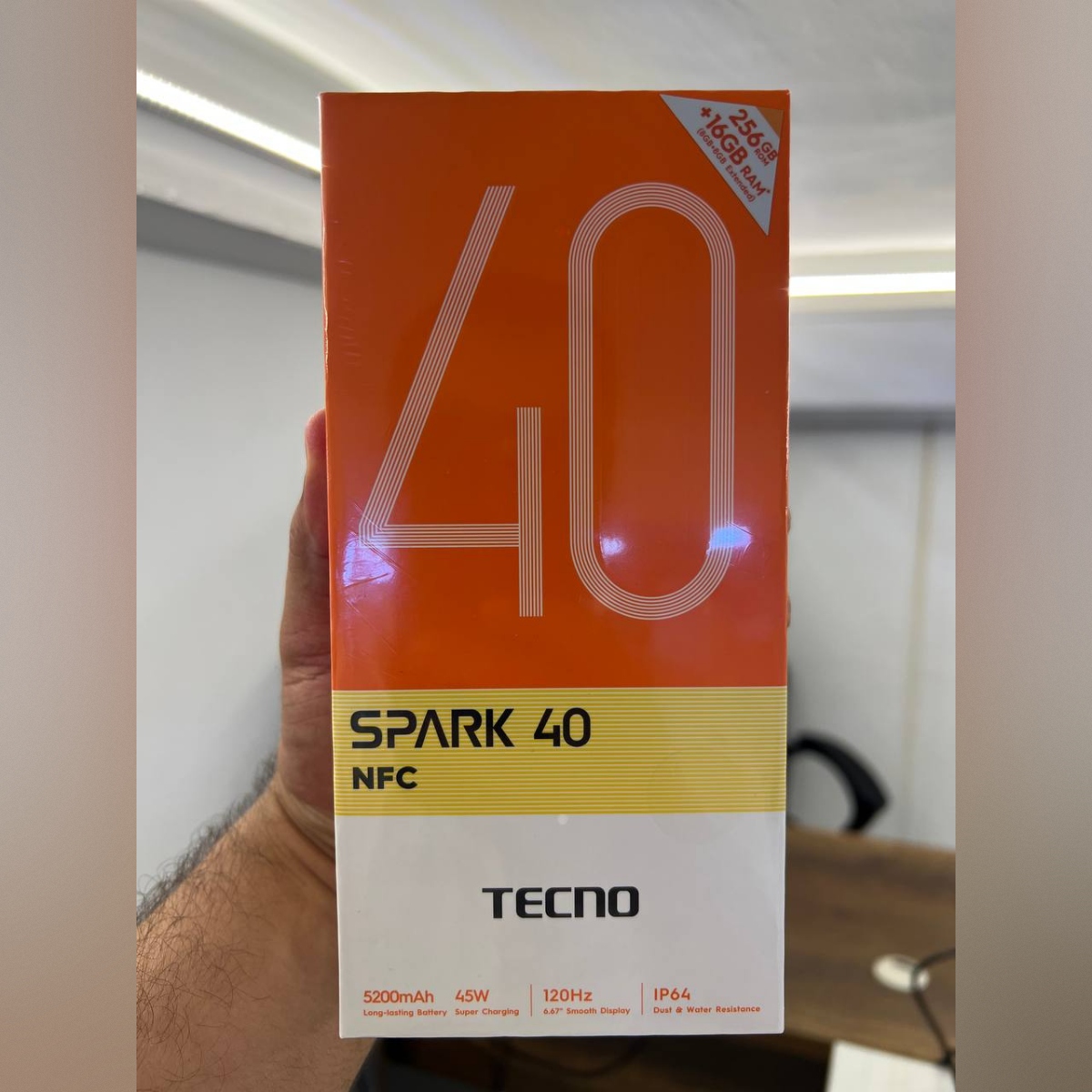 SMARTPHONE TECNO SPARK 40 KM5N - HELIO G81 - DUAL SIM - 8 + 8GB EXTENDED - 256 GO - 6.67" HD+ 120HZ - 50 MP - 5200 MAH - BLACK & WHITE SPARK 40 KM5N
